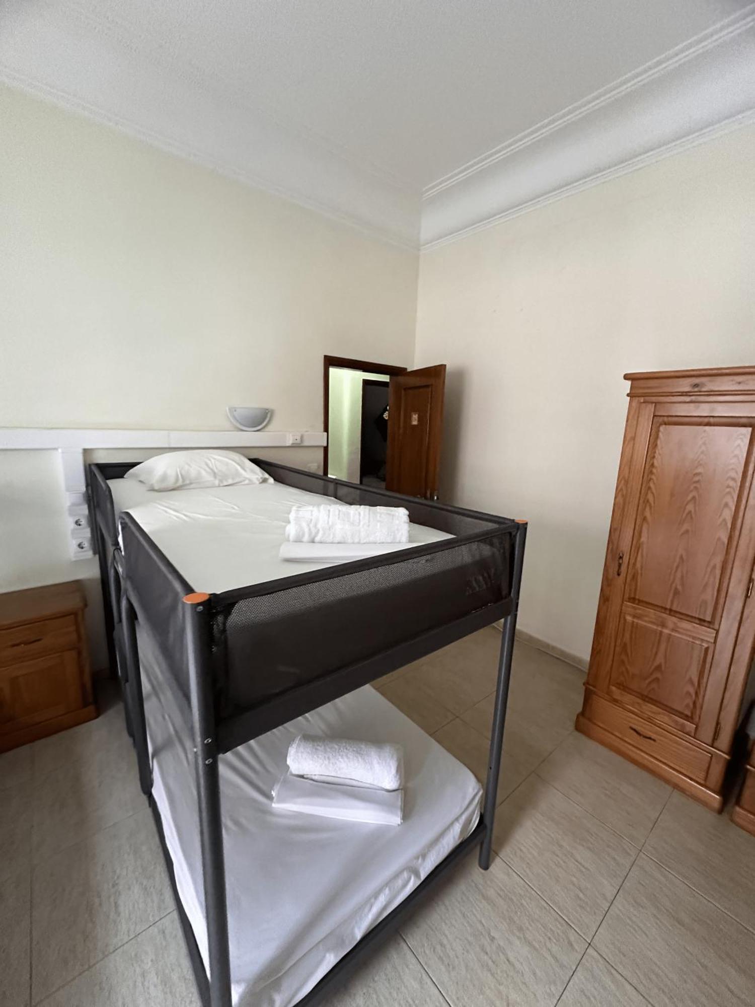 Guest In Ninho Apartment Lisbon Bagian luar foto
